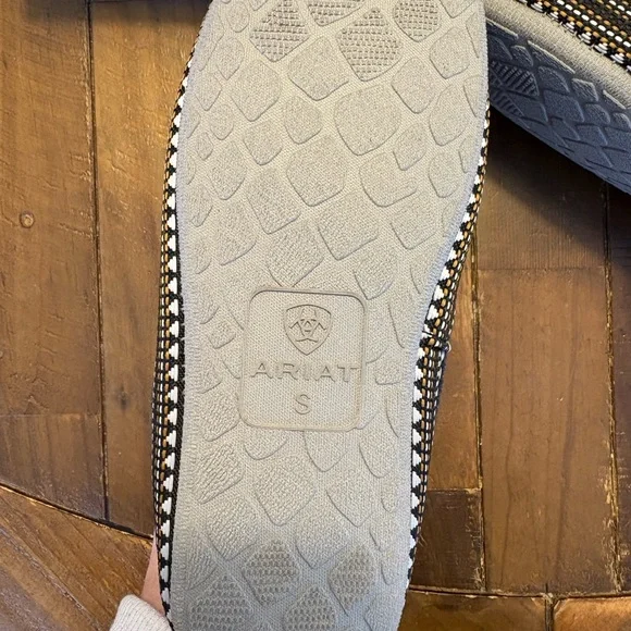 Ariat blue slippers bootie slipper small 6.5-7 new with box! - Picture 3 of 7